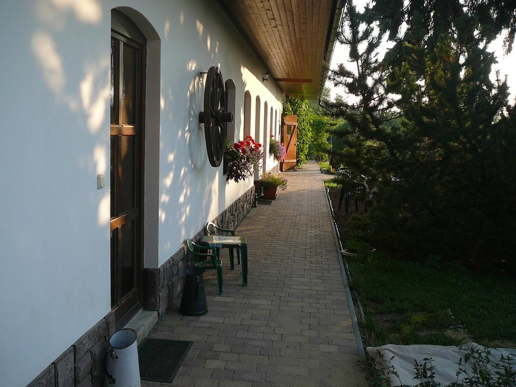 La Ferme De Sissi Lägenhet Smrzice Exteriör bild